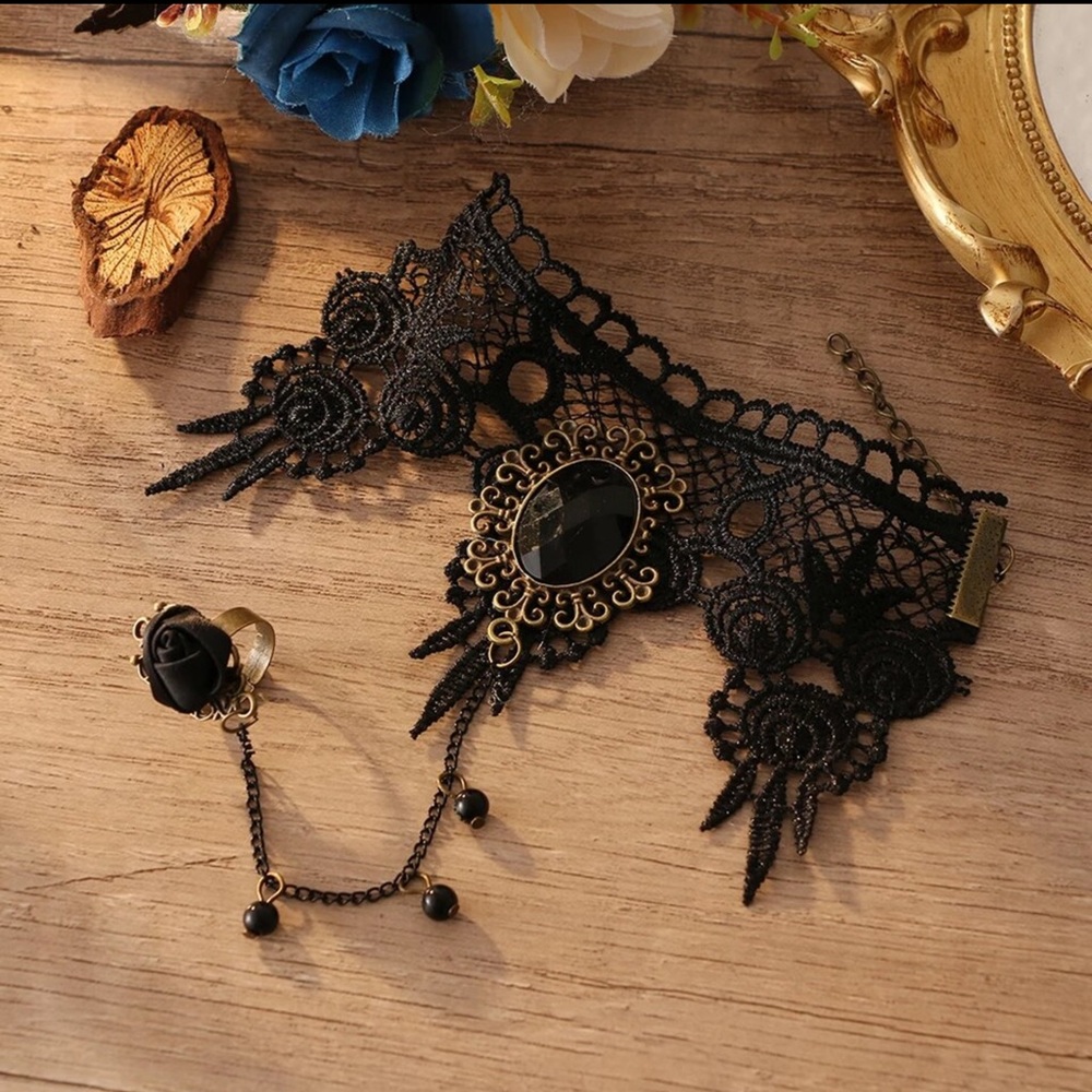 Eleanor ShuMark Black Lace Gothic Hand Chain Bracelet Ring NWT